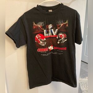 Super Bowl LIV 2021 Football Chiefs and Buccaneers Tee Sz M